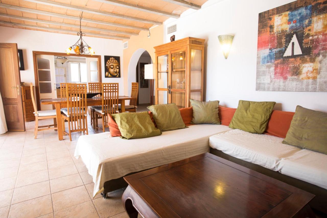 Villa Tom Is Near To Playa Den Bossa Sant Jordi de ses Salines Exterior foto